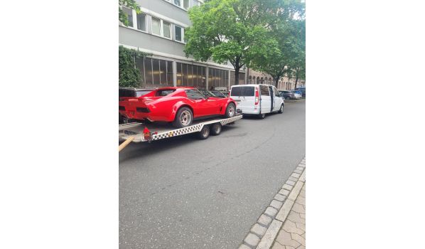 In 7000 Middelfart - Abschleppdienst für einen PKW. Effizienter Service für Autofahrer nahe der Straßen 8 und 170.