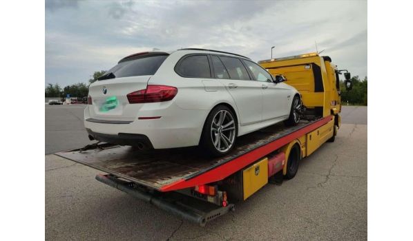 In 9870 Sindal - Abschleppdienst für einen PKW. Effizienter Service für Autofahrer nahe der Straßen 55 und 180.