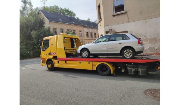 In 7470 Karup J - Abschleppdienst für einen PKW. Effizienter Service für Autofahrer nahe der Straßen 11 und 18.