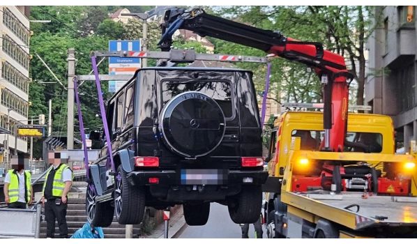 In 5270 Odense N - Abschleppdienst für einen PKW. Effizienter Service für Autofahrer nahe den Straßen 8 und 190.