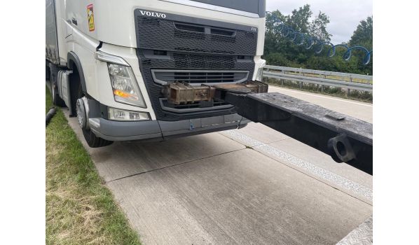 LKW-Abschleppdienst in Heemstede, 2012 nahe der Autobahn A9. Schnelle Hilfe bei Pannen auf einer wichtigen Strecke.