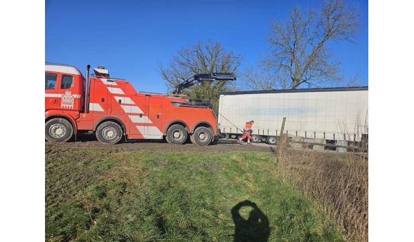 LKW-Abschleppdienst in Herstal, 4040 nahe der Autobahn A602. Schnelle Hilfe bei Pannen auf einer wichtigen Strecke.
