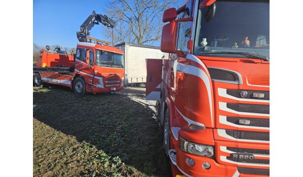LKW-Abschleppdienst in Ozorków, 95-010 nahe der Schnellstraße S14 und der Europastraße E75. Schnelle Hilfe bei Pannen auf einer wichtigen Strecke.