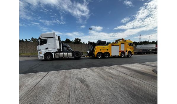 LKW-Abschleppdienst in Świdnik, 20-150 in der Nähe der Schnellstraße S12. Schnelle Hilfe bei Pannen auf einer wichtigen Strecke.