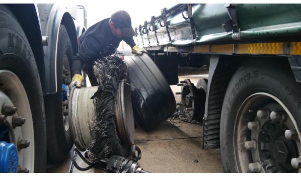 41-250 Będzin, mobiler Reifendienst für einen Auflieger mit der Größe 385/65 R22.5