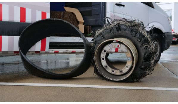 41-300 Dąbrowa Górnicza, mobiler Reifendienst für einen Sattelauflieger mit der Größe 435/50 R22.5