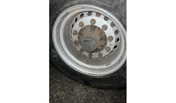 95463 Bindlach, Lkw Reifenwechsel mit der Größe 445/45r 19,5 nach Luftverlust