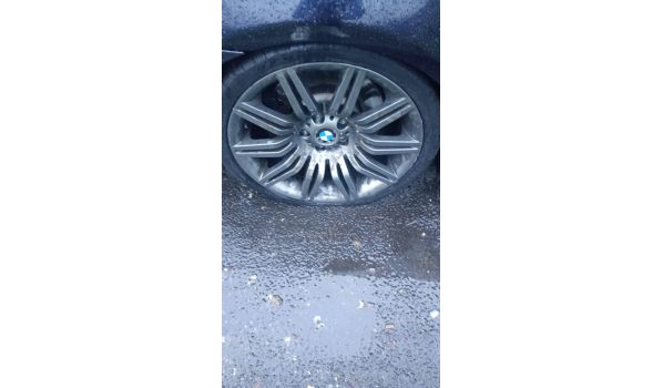 88138 Weißensberg, mobiler Reifendienst auf dem Parkplatz eines Einkaufszentrums