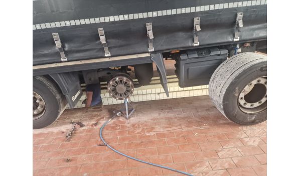 37120 Bovenden, mobiler Reifendienst nach Luftverlust am Trailerreifen