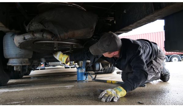 45731 Waltrop, mobiler Reifendienst um ein 315/70 R22.5 Reserverad anzubringen