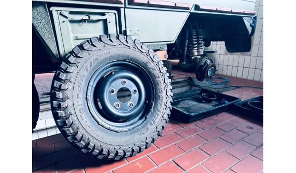 40668 Meerbusch, mobiler Reifendienst für einen Autotransporter