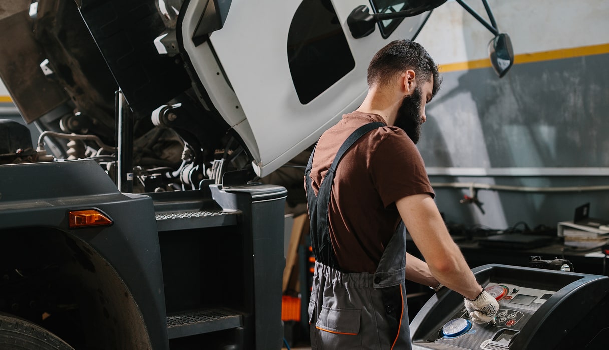 Reparatur und Befüllung der LKW-Klimaanlage in Deutschland