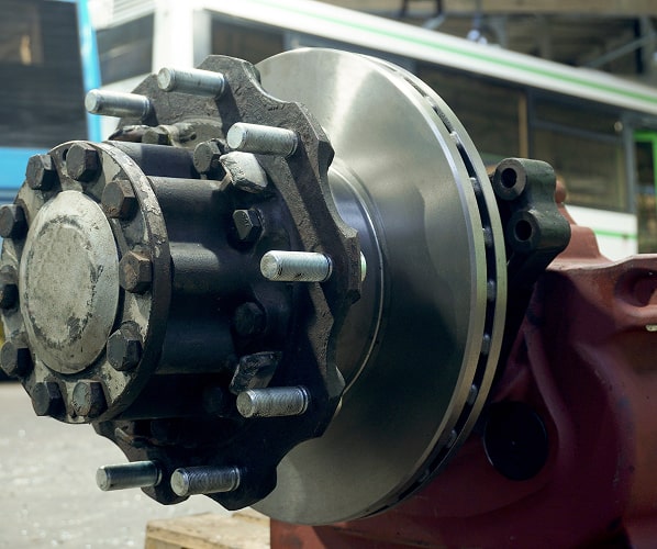 Reparatur und Austausch der Anhängernabe (Sattelauflieger) in Deutschland